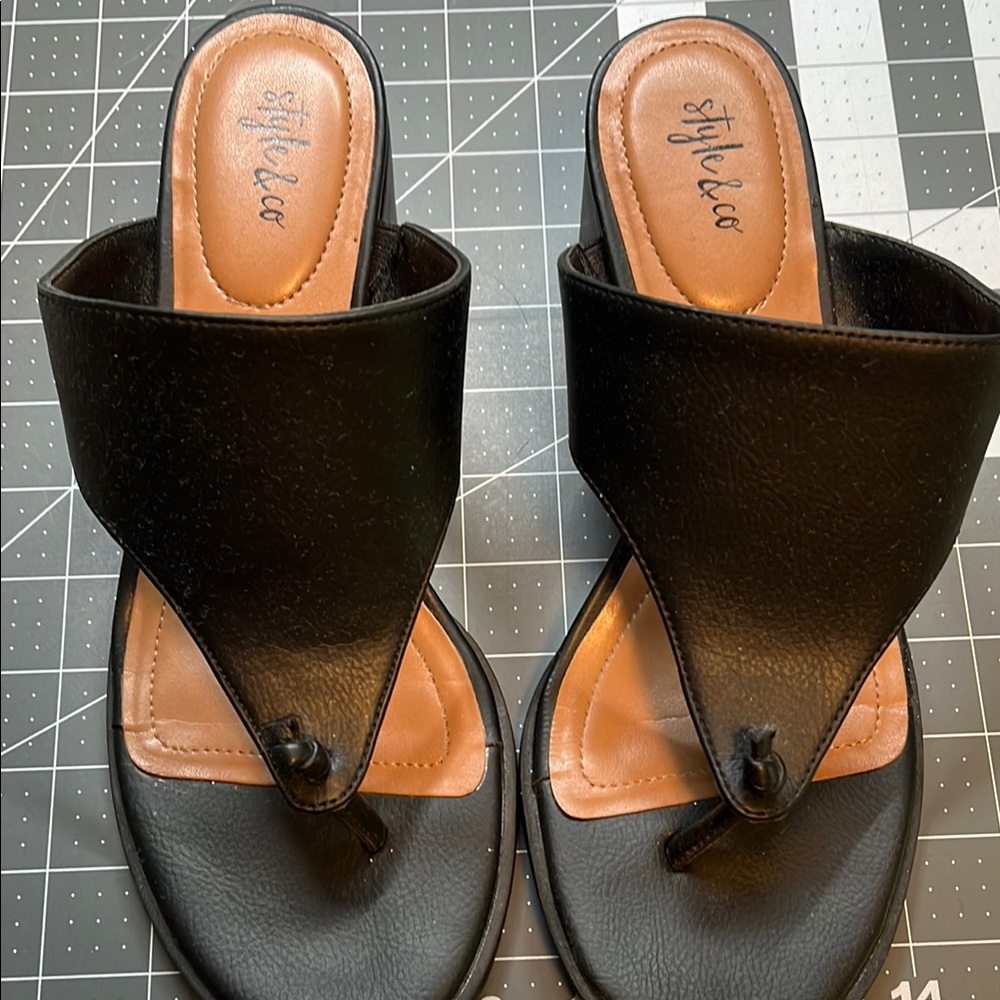 Style & Co. Black Sandals Thong Design